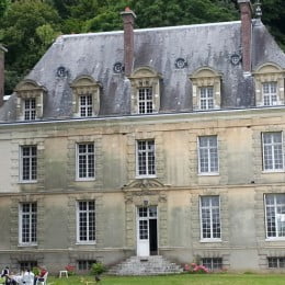 Le château et la chapelle de la Ronce