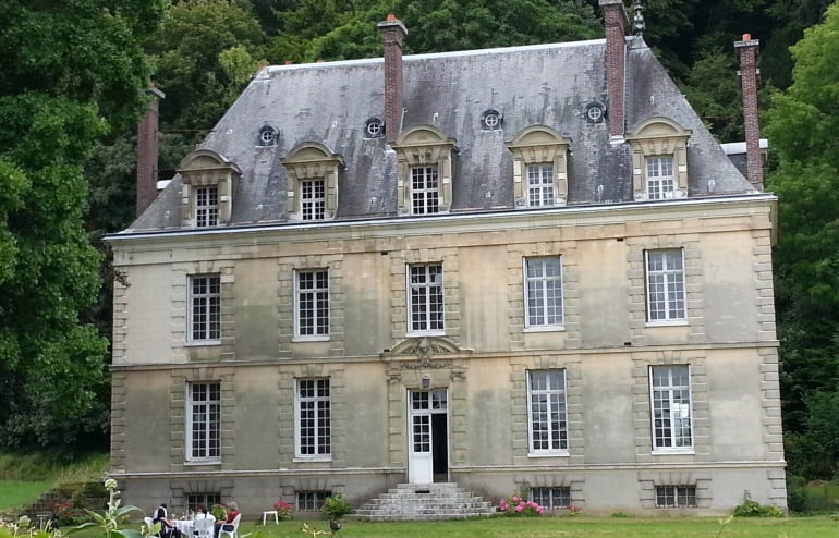 Le château et la chapelle de la Ronce