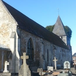 L’église et la croix monumentale du vieux cimetière