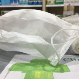 Distribution de masques barrières aux habitants